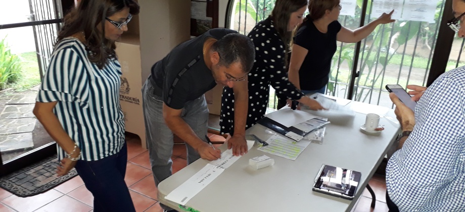 Consulado de Colombia en Managua inició último día de votaciones para elecciones presidenciales